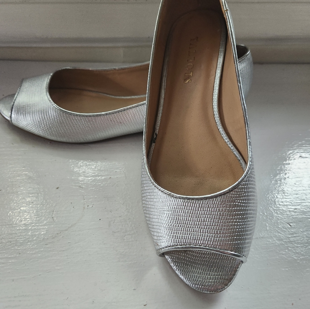 Silver 7.5 Woman's Talbots Peep Toe Flats
